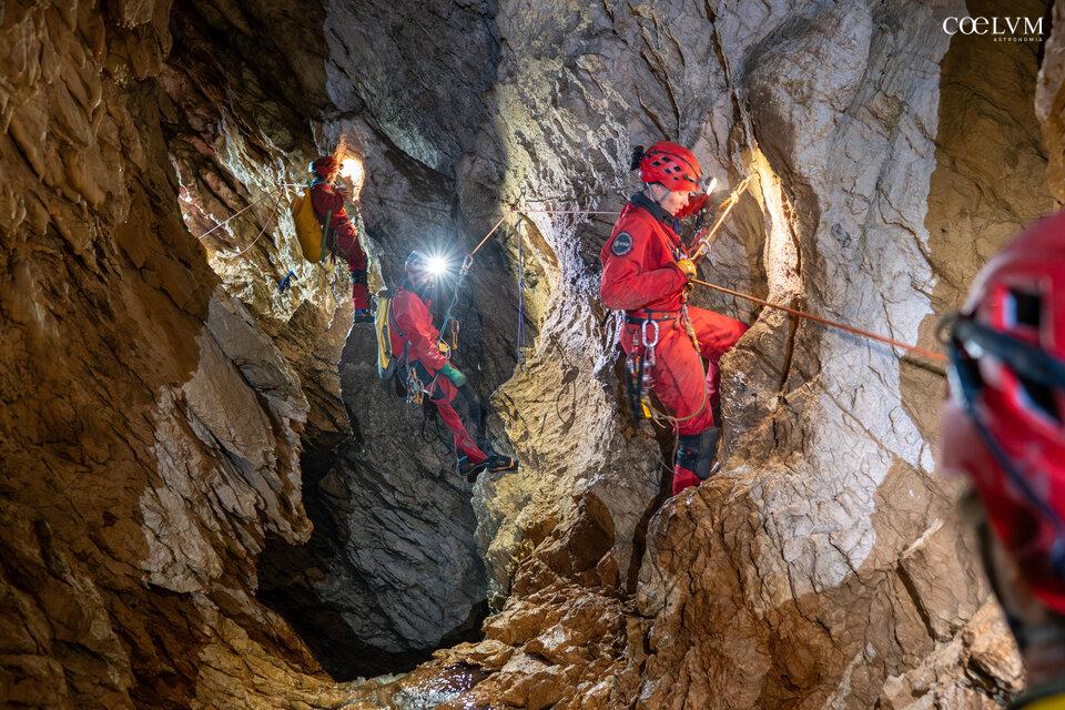 Journey to the Center of the Earth: CAVES Mission Prepares Astronauts for Space Exploration