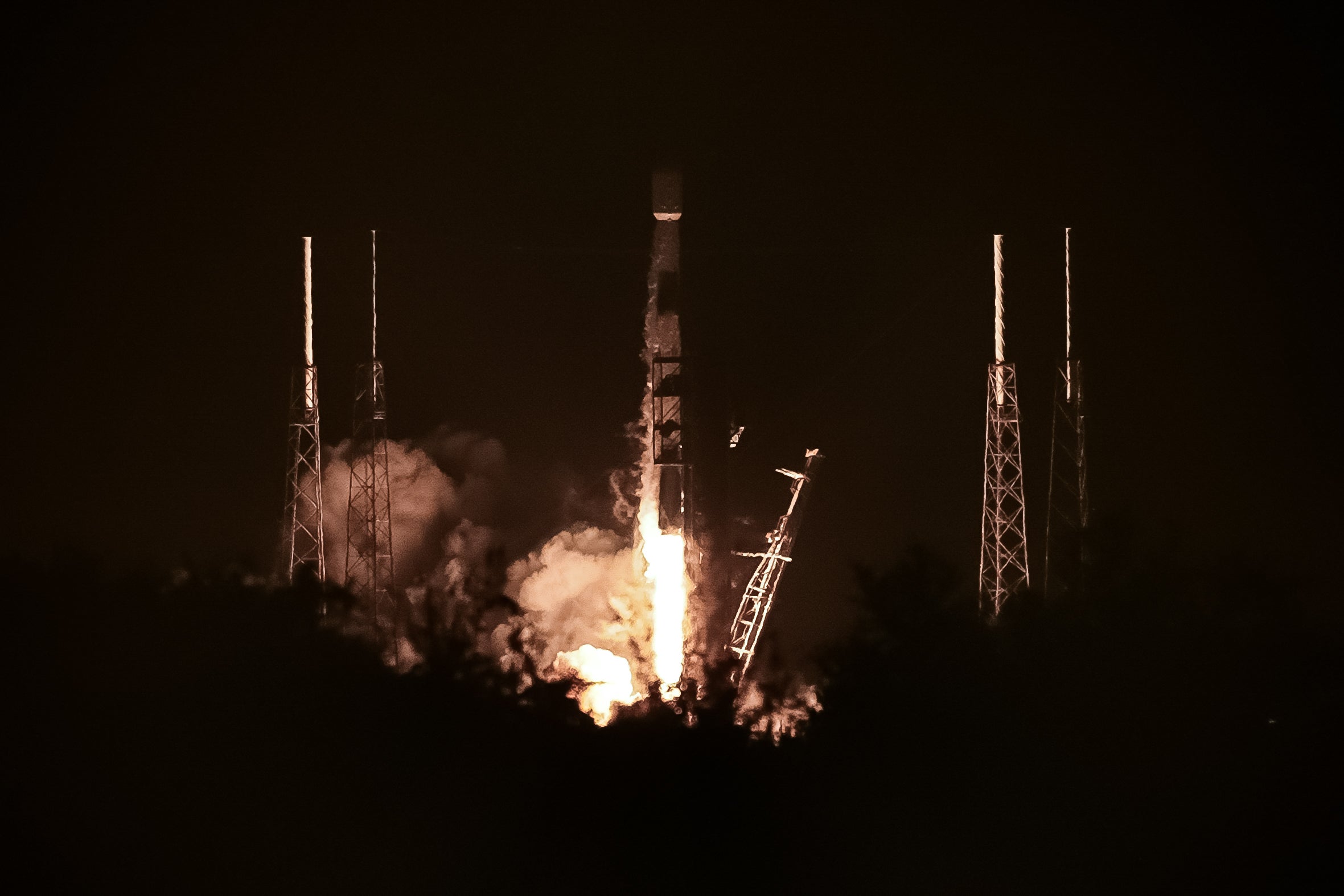 SpaceX Launches Three AST SpaceMobile BlueBirds in a Pioneering Stacked Mission