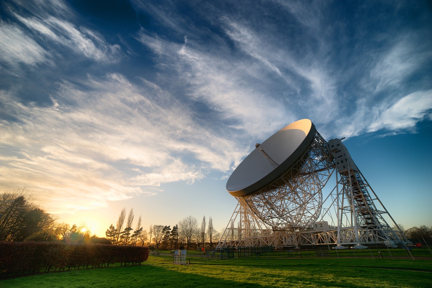 Radio Telescopes Join Forces to Monitor Space Debris