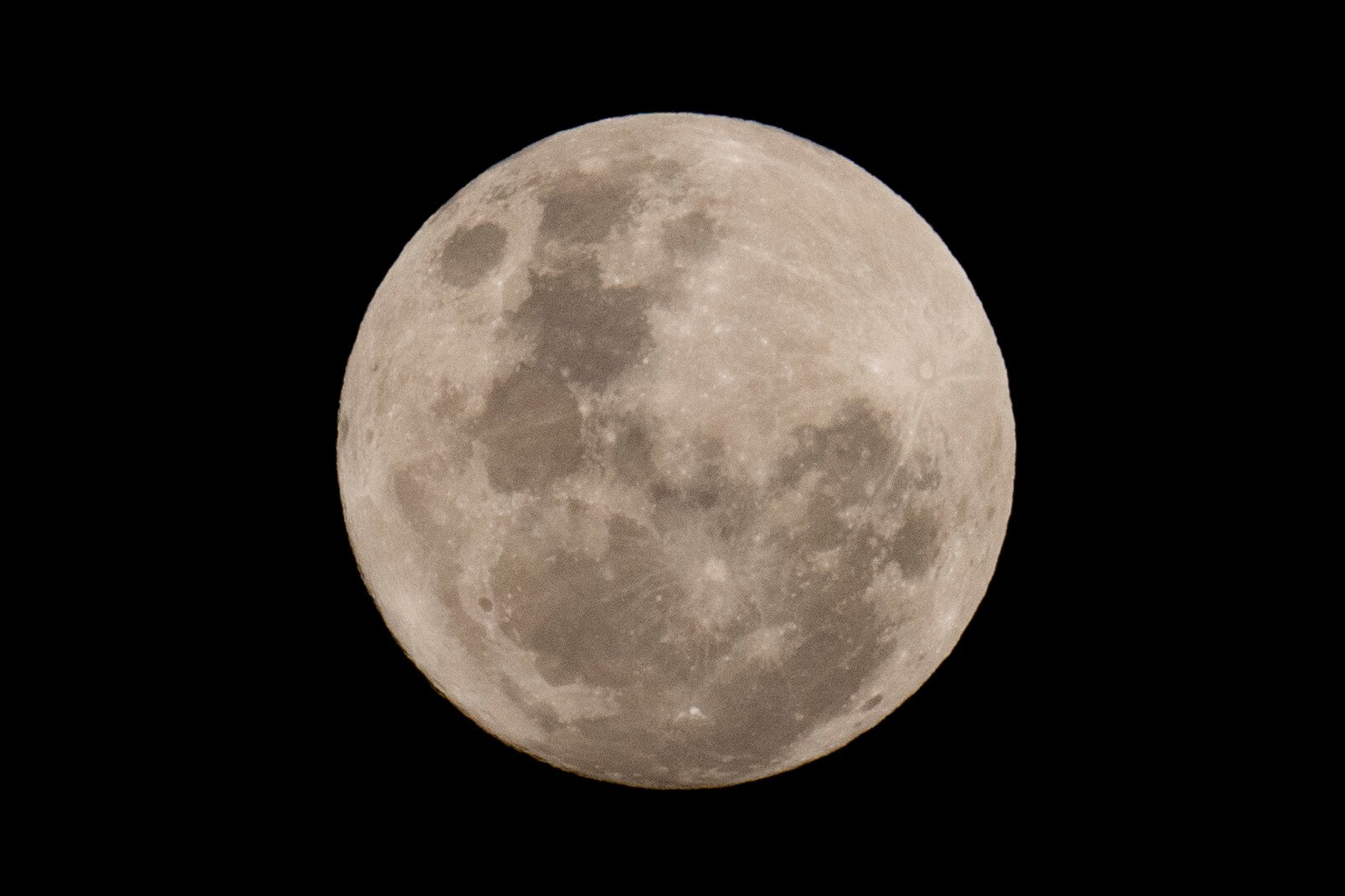 First Images Emerge: South Korean Satellite Captures SpaceX Rocket Impact on the Moon